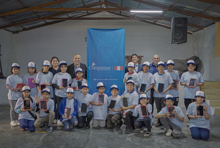 Más de 1900 niños fueron beneficiados con tablets que ayudarán a mejorar su calidad de educación